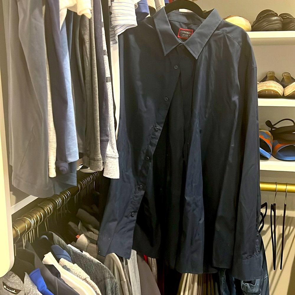 Untuckit mens xxx- large navy blue button down . Worn once !